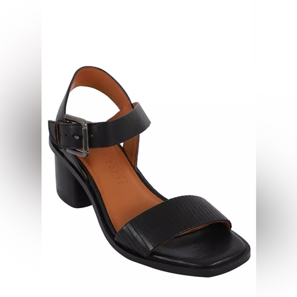 NWT Gentle Souls
Women's Maddy Block Heeled Sandals
